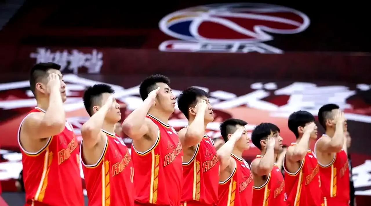 看了中国男篮的亚洲杯名单，真是让人捏了一把汗，这个阵容也太弱了吧！后卫：高
