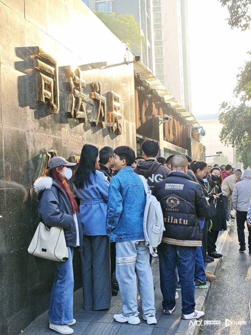 【！律师称被告人家长有监护责任】“成都女子家门口遇害案”于11月20日9时30