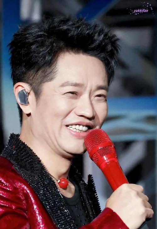 曾毅名下7家公司均注销或被除名歌手曾毅名下7家企业已全部注销或被除名，引发舆论