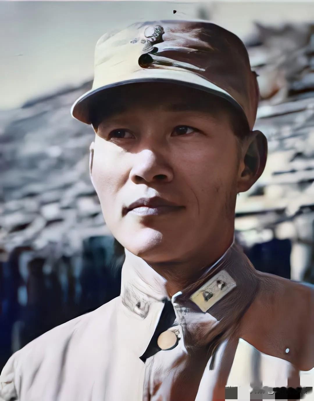 1936年，税警总团长黄杰请张佛千给她帮忙，说：“我的六个团，有两个团长不大服管