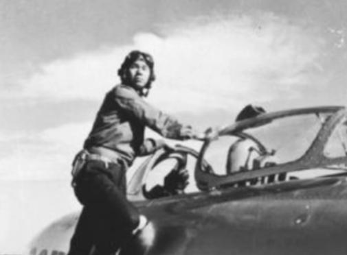 1971年，我国首枚实战氢弹空投时卡在飞机上，周总理果断下令，命令他们弃机跳伞，