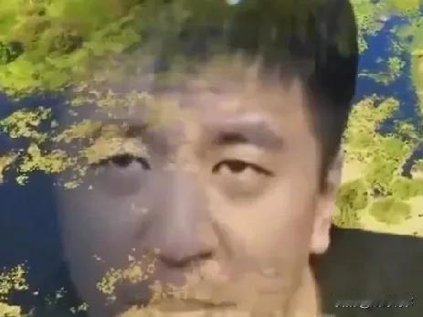 张雪峰含泪退场：一句“再见”，炸出教育圈亿万黑金链！直播终极夜，他崩溃鞠躬：