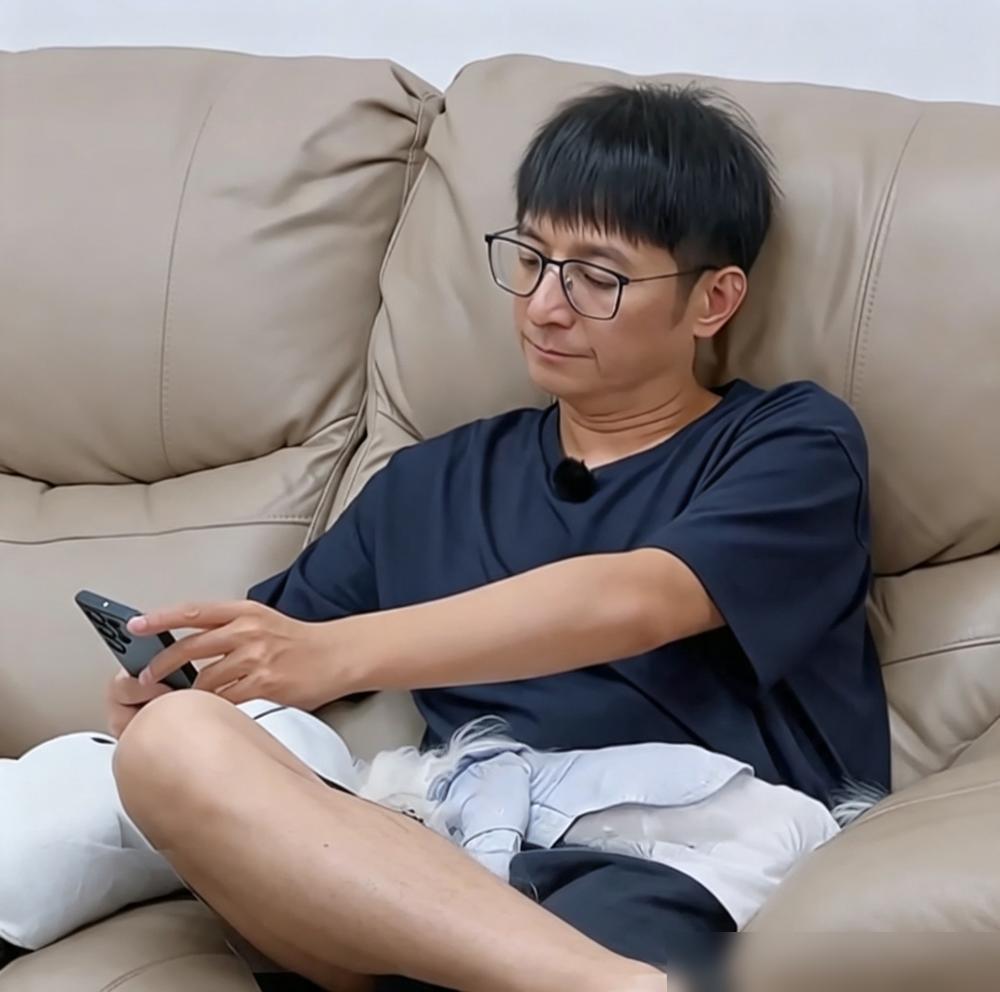 49岁李维嘉独居现状：房子干净如新，有钱有房，却没个拌嘴的人。49岁的李维嘉