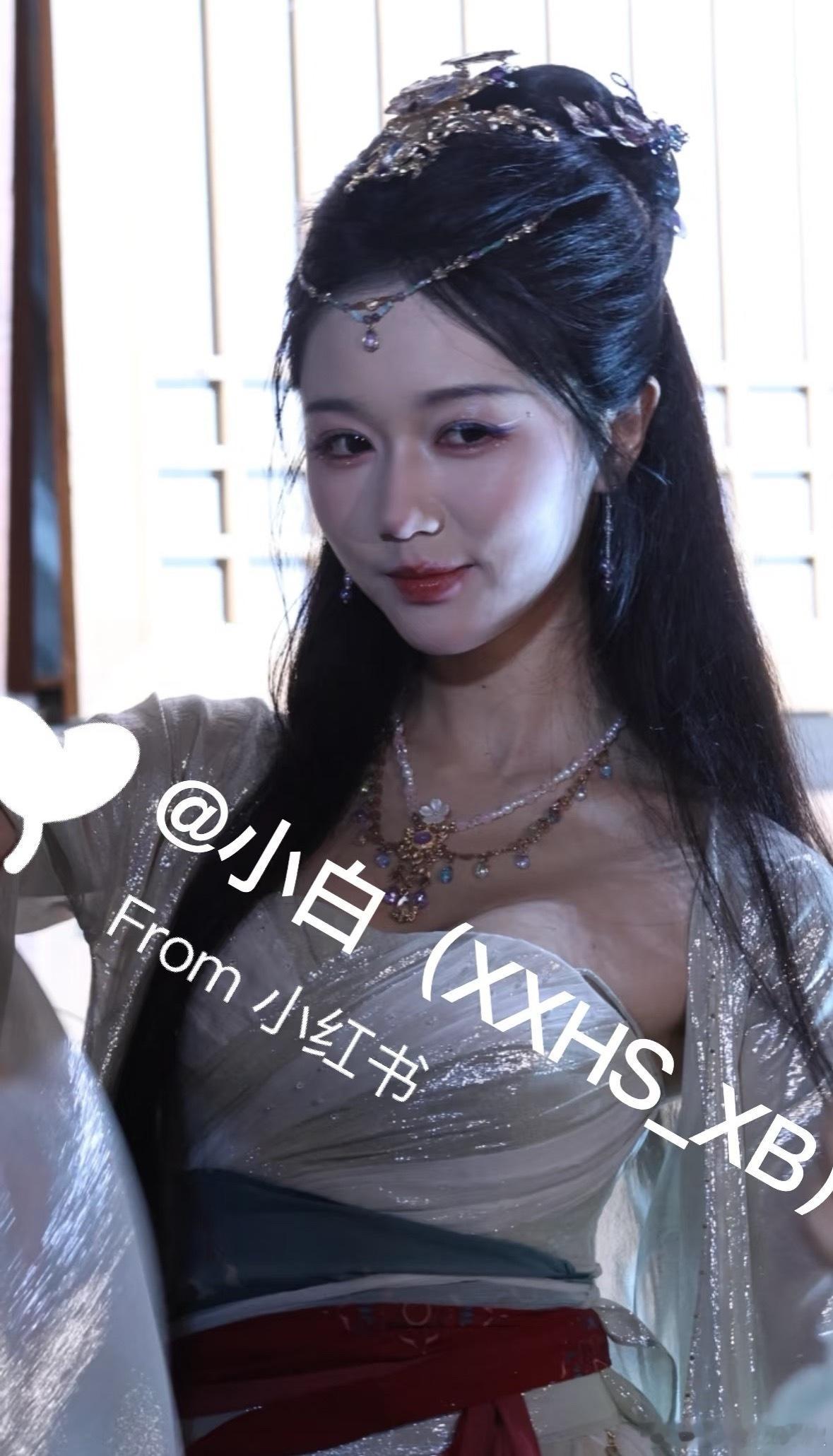 美是挺美的，生图也没崩​​​