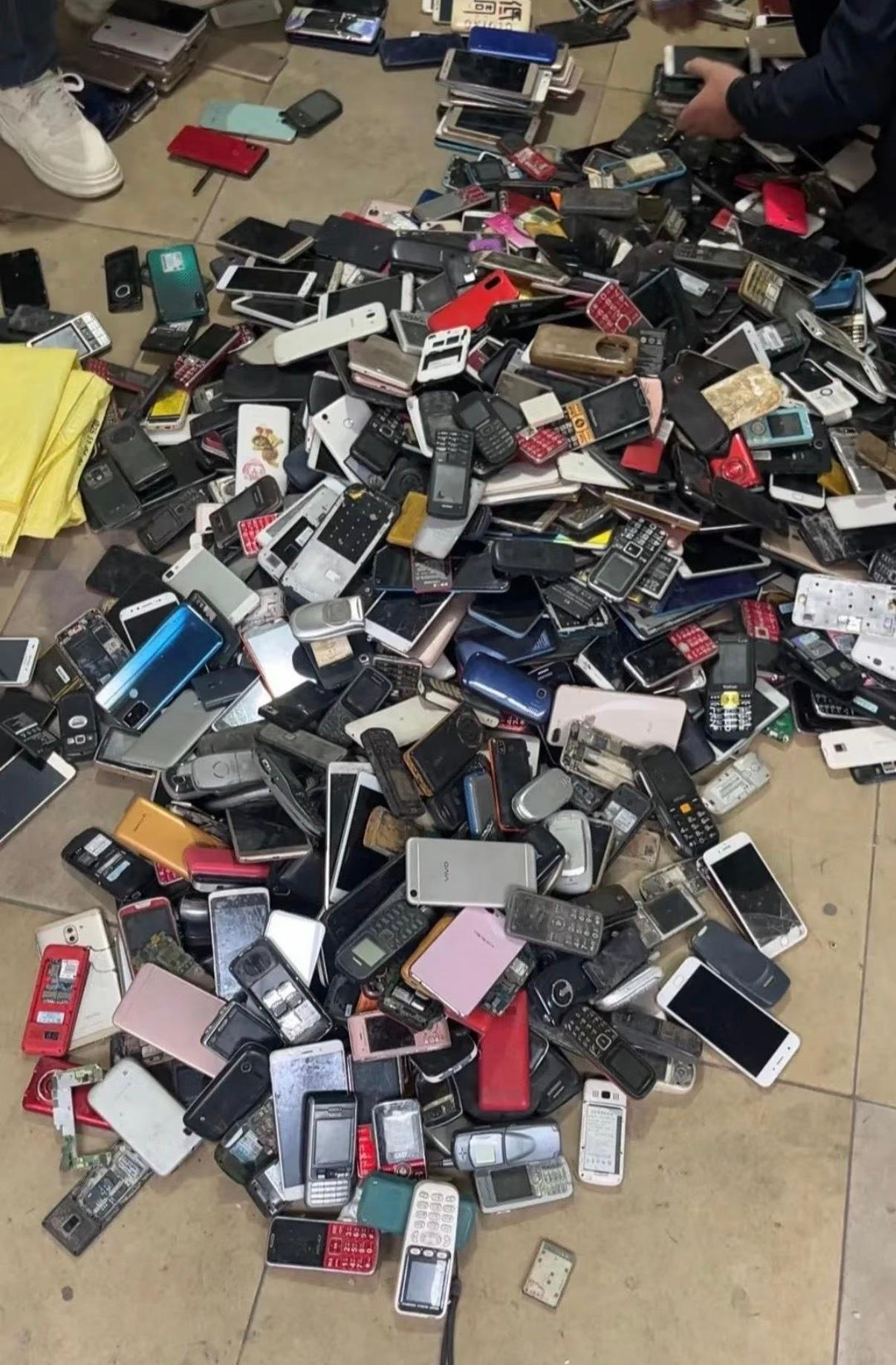 3部旧手机换一台iPhone？我朋友去年扔了一部，现在想扇自己！先说我朋友的事