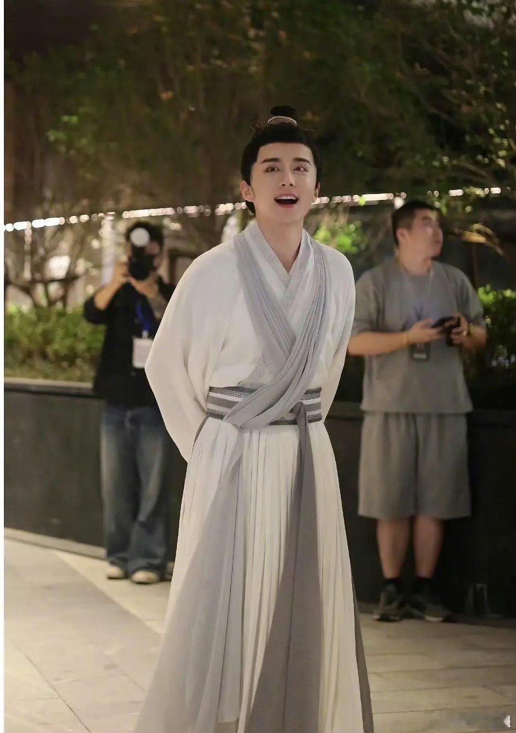 孟德斯鸠整容后穿到秦朝