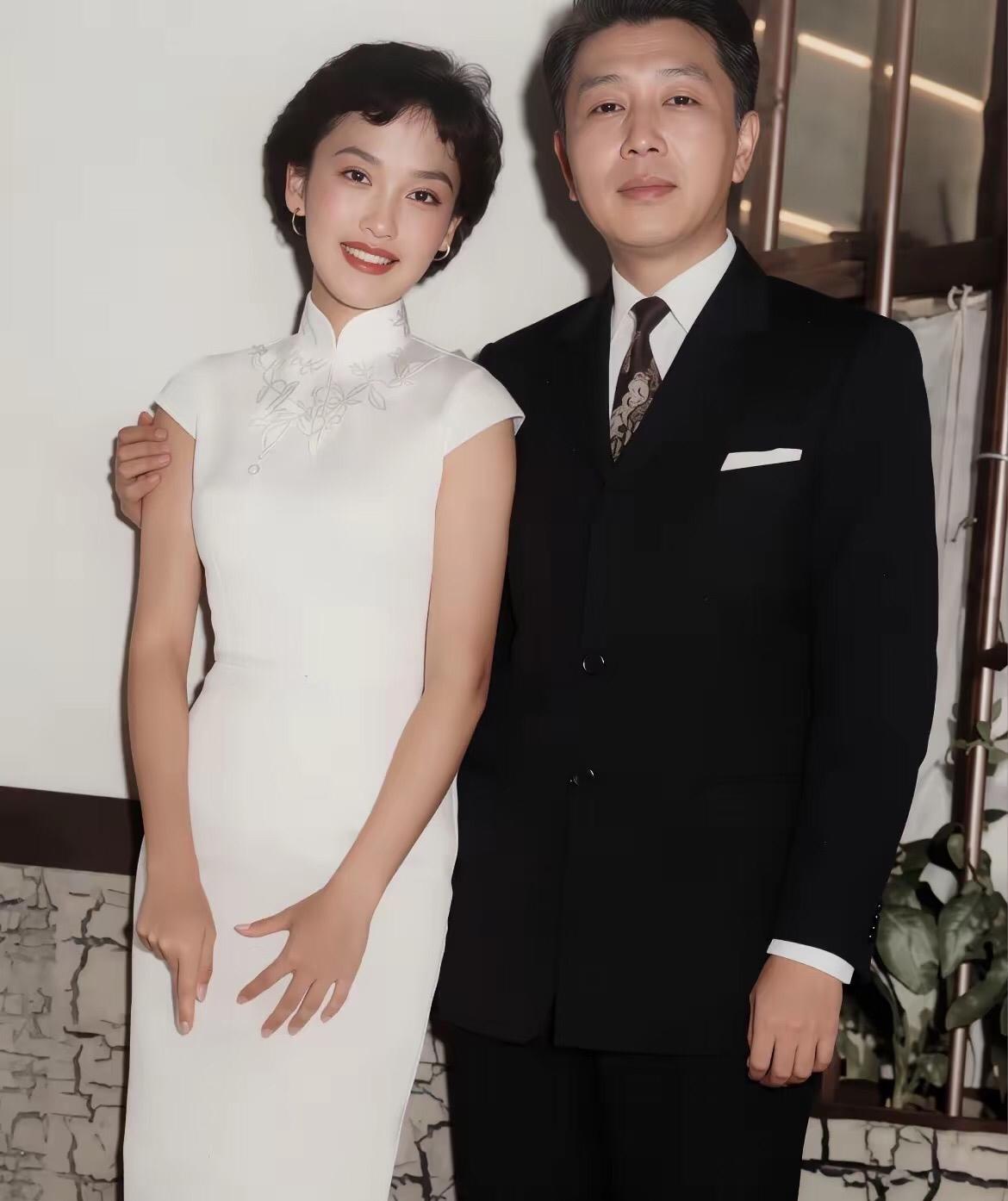 原来这就是金庸笔下小龙女的原型呀，果然清丽脱俗，水葱一般的美人让人移不开目光