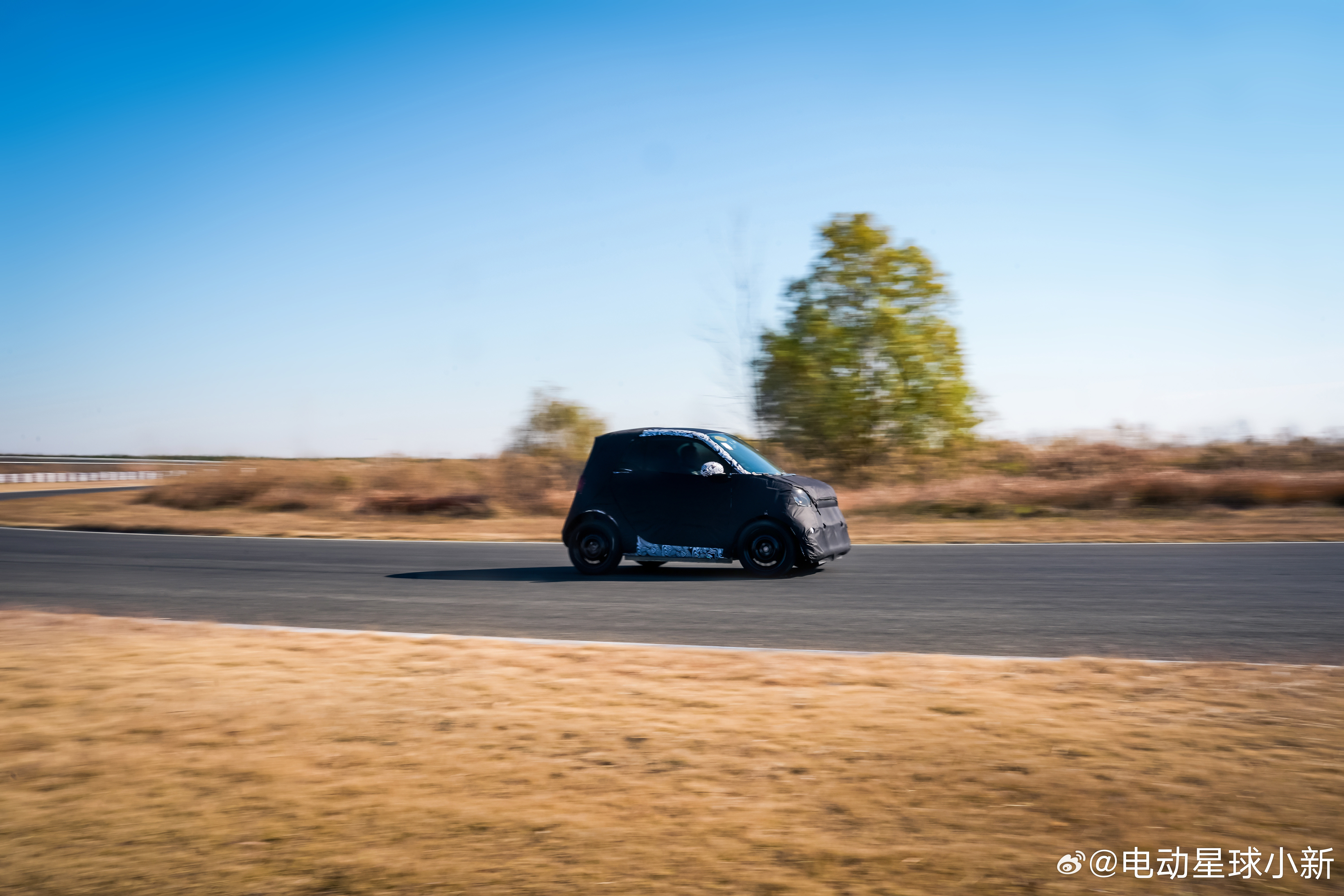 全新纯电smart精灵2号的官方谍照来了，将在2026年亮相据sa