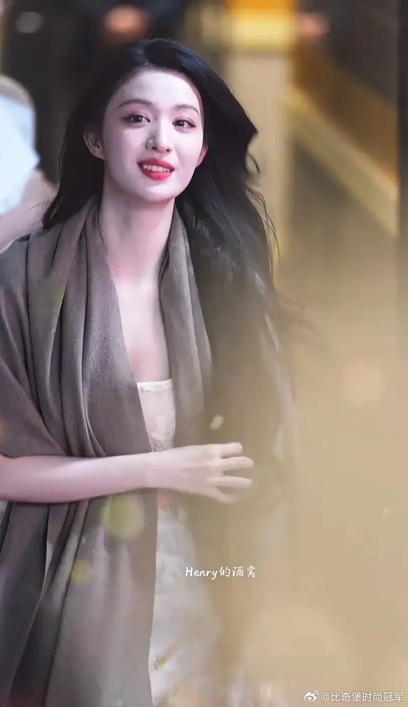 王楚然最好看的是脸型包上恩同理细看都没那么美