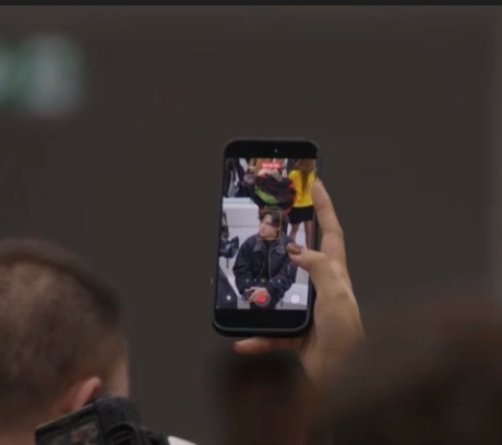 王一博打招呼👋王一博LOEWE大秀造型罗意威大秀​​​