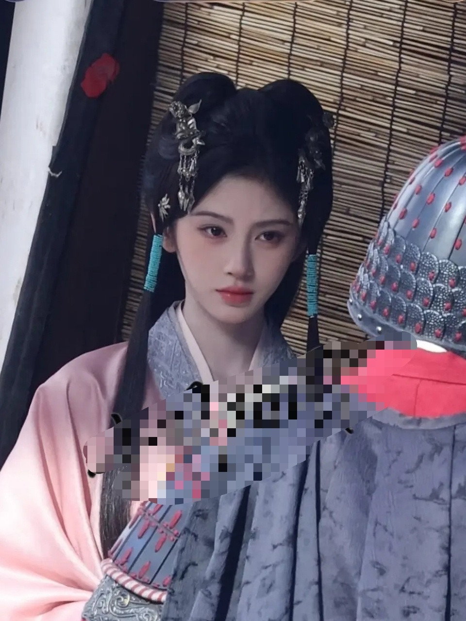 鞠婧祎这半永久妆容就不能换一下吗，都审美疲劳了