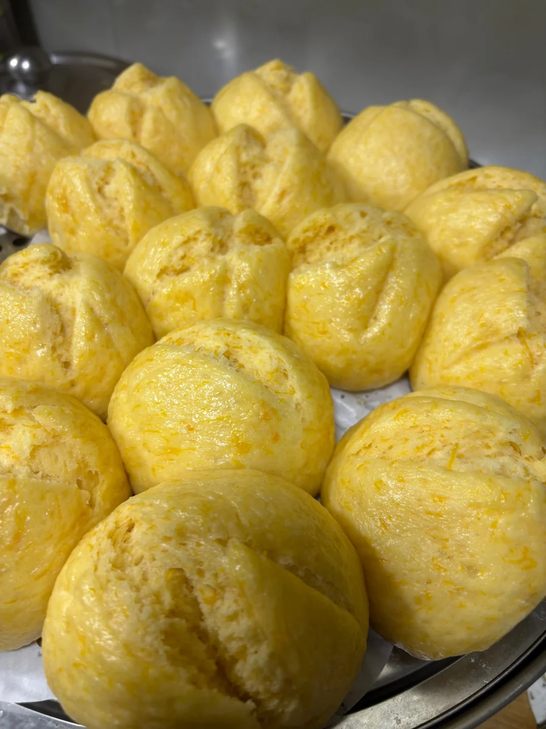 出息了，自己在家蒸了一锅南瓜馒头，附教程