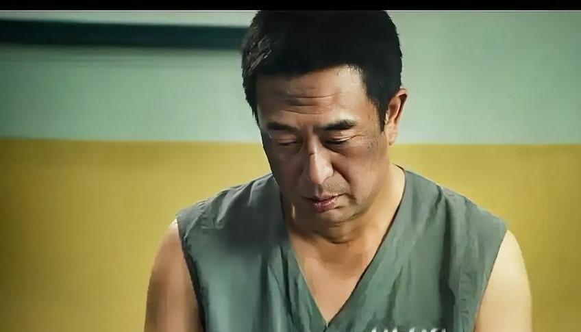 胡三元把五年牢坐满了。出狱第四天，他用害他坐牢的那个秘密，跟仇人换了一张外甥女