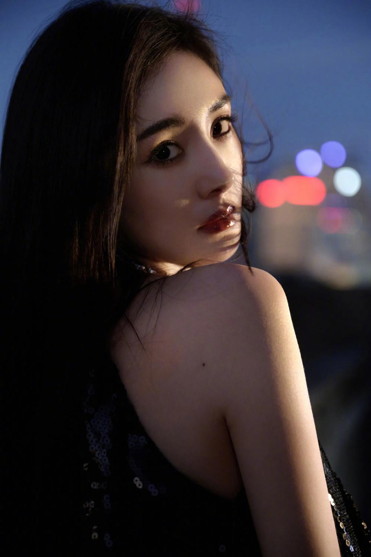 杨幂美图分享杨幂身材杨幂野性风造型杨幂时装大片杨幂写真杨幂明星照杨幂穿