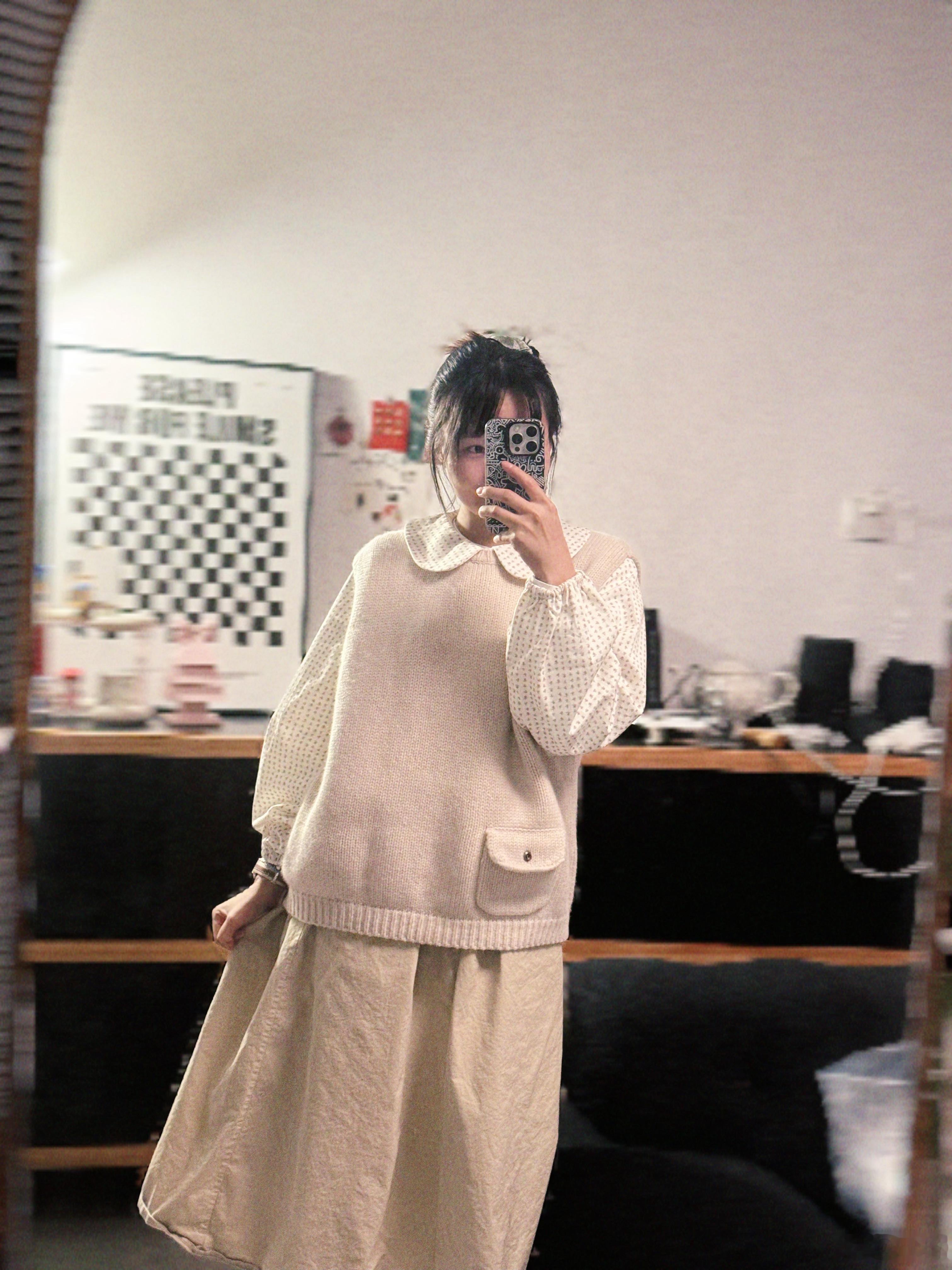 在试新衣服，这套好看不？留不留