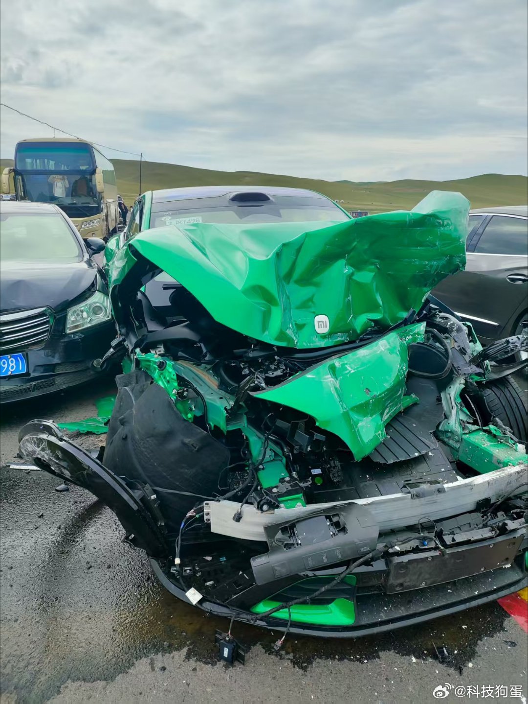 YU7是真硬啊这车主要吓死了，要不是YU7的A柱够硬狗蛋是真不敢