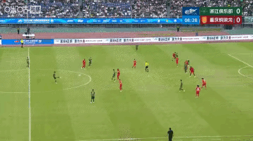 王钰栋应当静下心来，专注于提升自身技术，避免分心于与球迷的言语交锋。在中超联赛第