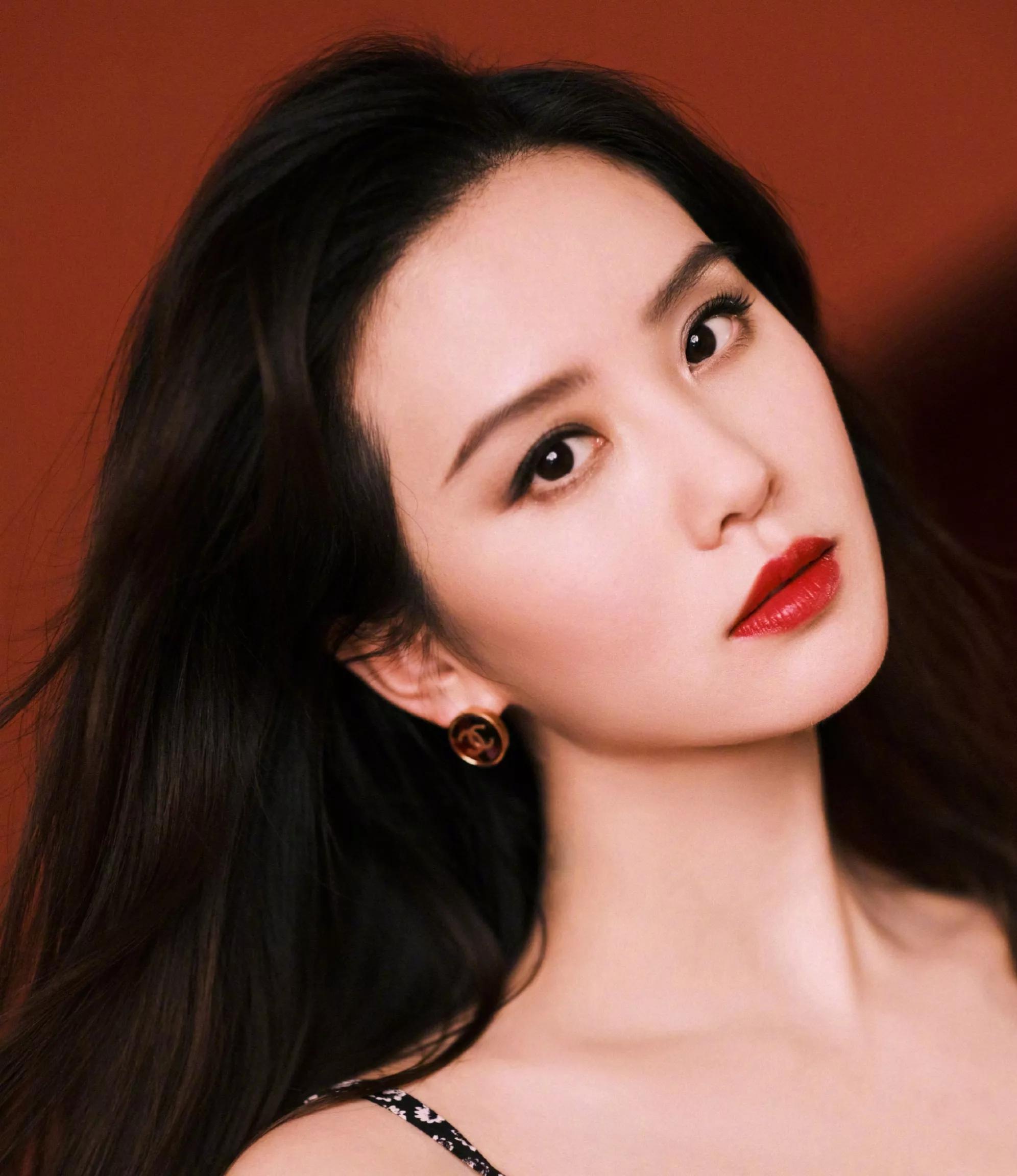 劳累一天的丈夫问妻子：晚上想吃什么？妻子说，中午吃了那么多，晚上还想吃啥？一天到