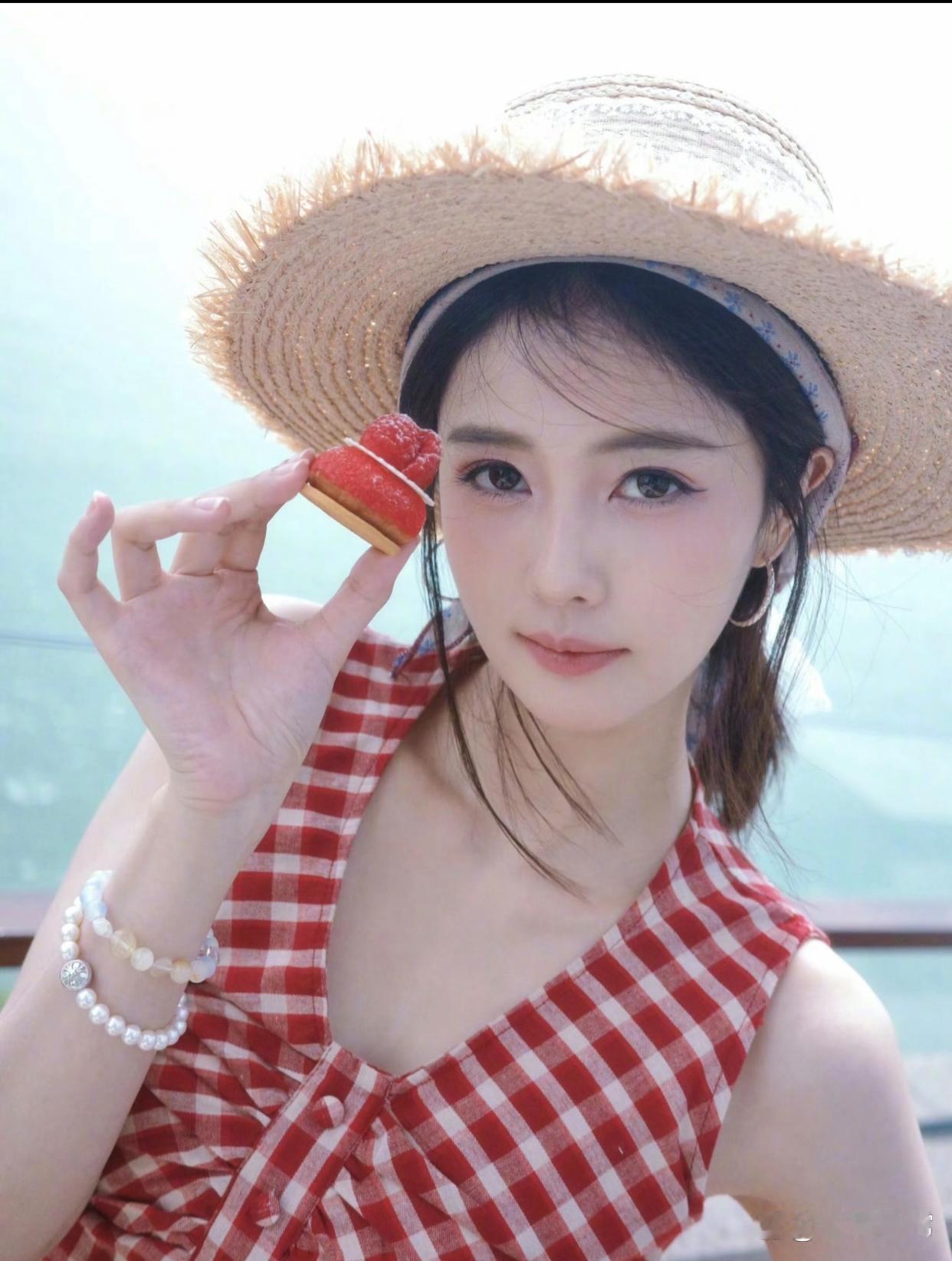 1.白鹿能走红，其实和老板给到的资源、扶持没有太大关系，《奔跑吧》这份资源也并