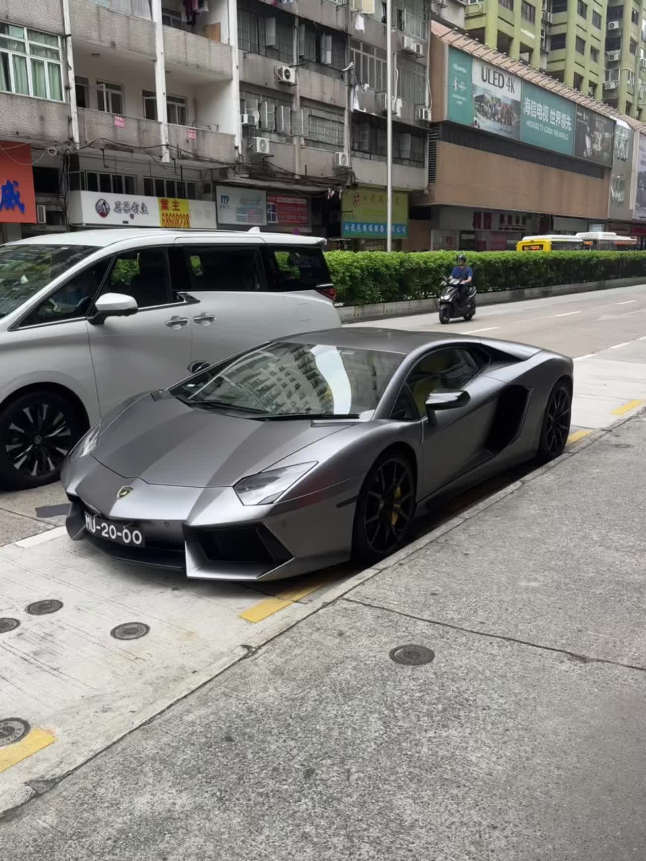一台非常好看的原厂素兰博基尼大牛！现在原厂的大牛真的是越来越少了