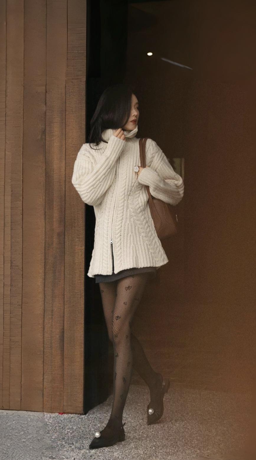 分享秋冬穿搭素色毛衫配厚黑你的冬天再也不怕受冻怕冷了御姐秋冬穿搭厚黑灰