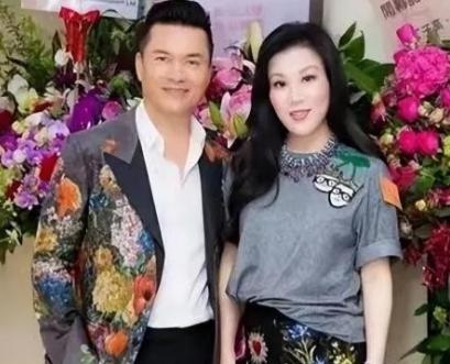 1990年，吕良伟父亲大骂：“你老婆周海媚天天睡到12点，这么懒的女人，也不伺候