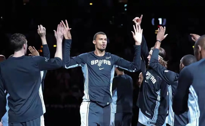 下一个王朝！青春无敌的圣安东尼奥马刺队。现在马刺队的常规首发阵容中，年龄最大的