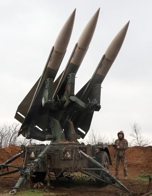 美国要打大仗了？特朗普自己都不装了，直白承认停火就是为了给军队补弹药、养体力