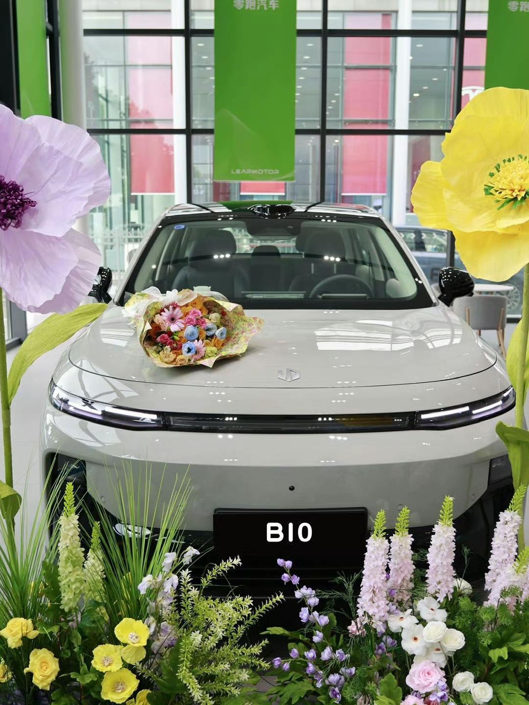 年轻家庭第一台纯电SUV，零跑B10和元PLUS谁更值得买？ 要我说，年轻家