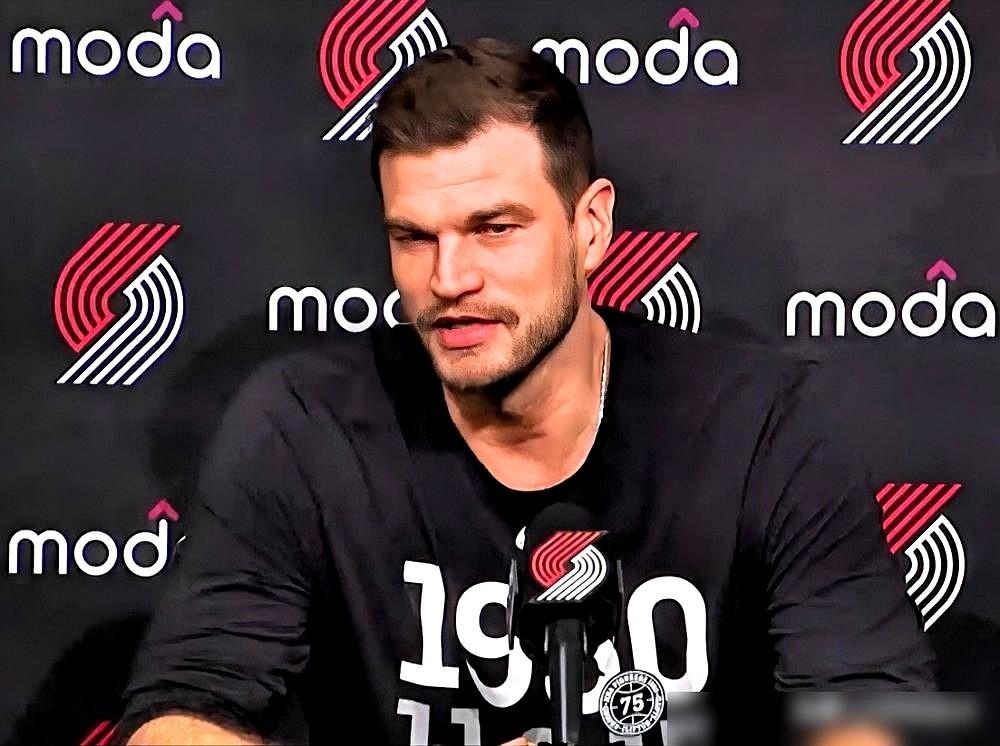 有点心疼又有点佩服杨瀚森这股劲儿。教练说要他投篮，他就真在训练馆熬到半夜，40