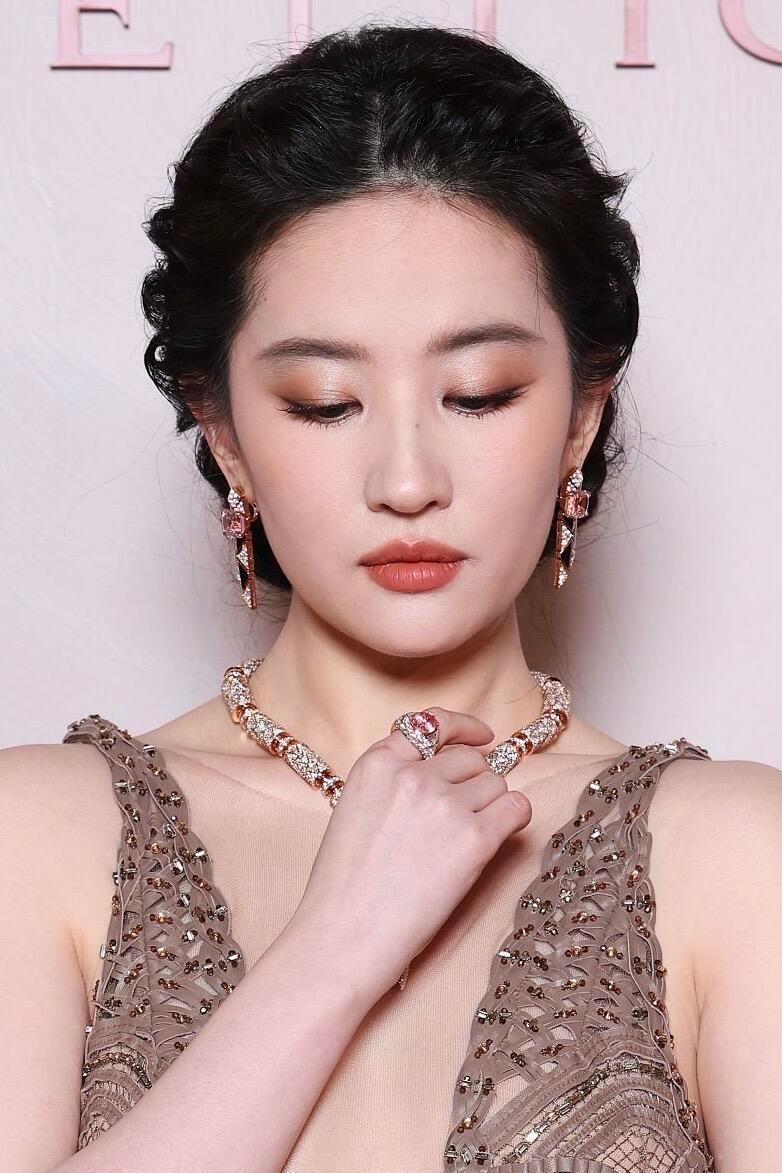 美神请闭眼刘亦菲[害羞]