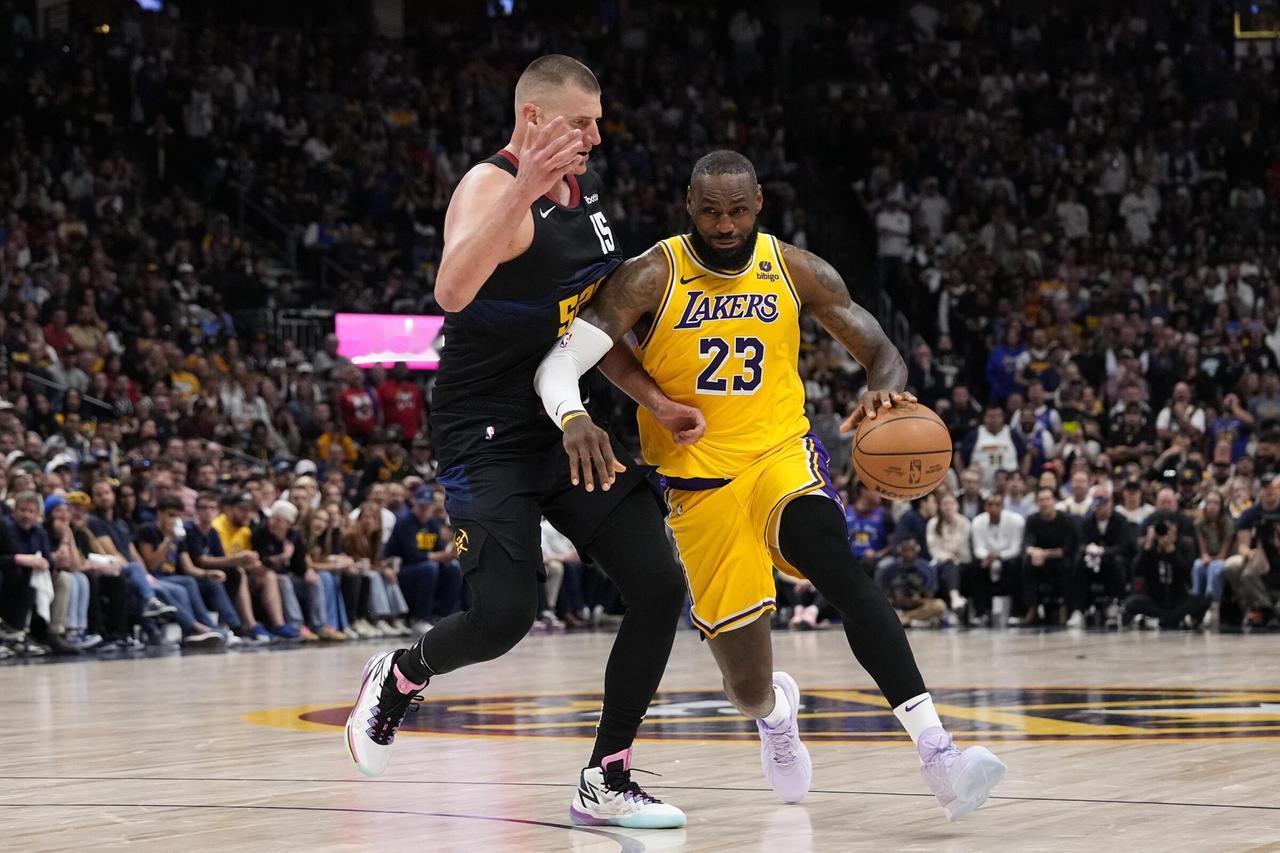 休息下西部3-6的缺阵情况湖人：东12+詹21+里26+艾顿9=68掘金