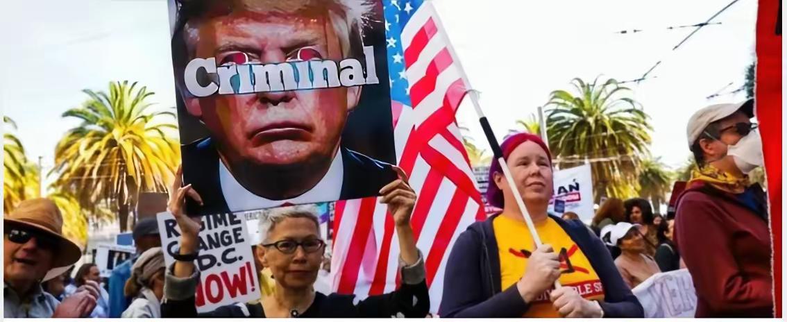 900多万人上街，这次抗议要创历史了！​美国全境掀起超大规模反对游行，从繁华