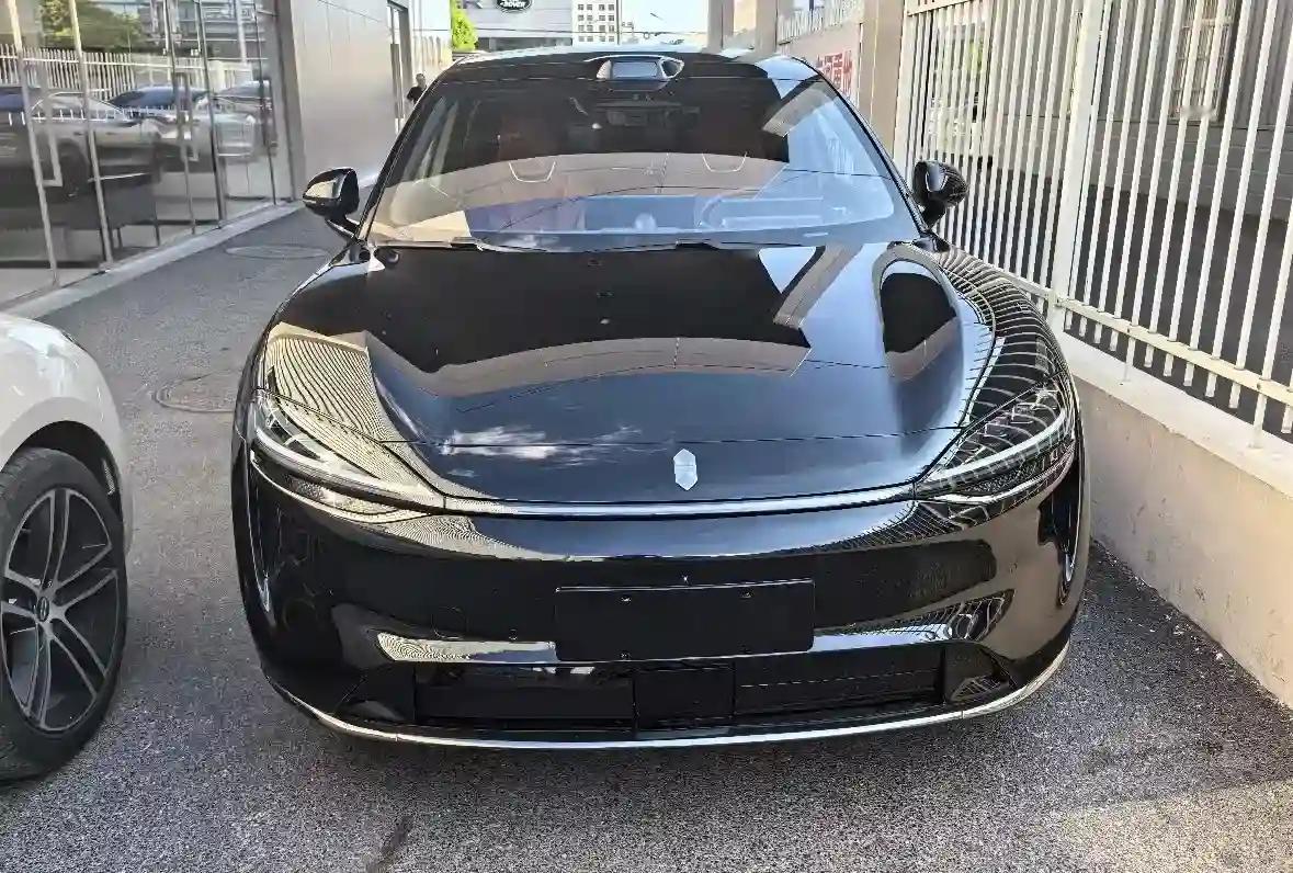 新logo上车，大灯微整形，新款智界R7这个造型，1-10分你打几分？