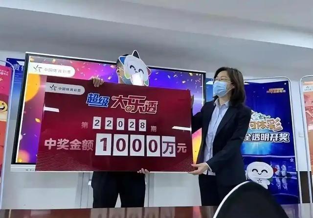 彩票中了800万，钱一进银行卡，银行已“盯上你”了！很多人以为中了大奖就能“躺平