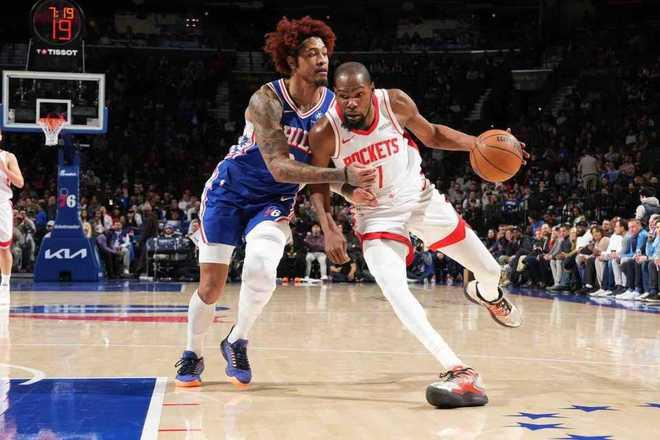 谢泼德是不是和乌度卡不对付？第四节带队打出一波17-2之后，乌度卡将刚进三