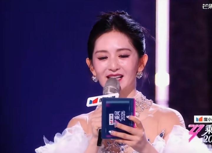 一觉醒来，谢娜宣布了一件大事。4月12日，谢娜一大早上了热搜，这次不是因为张杰