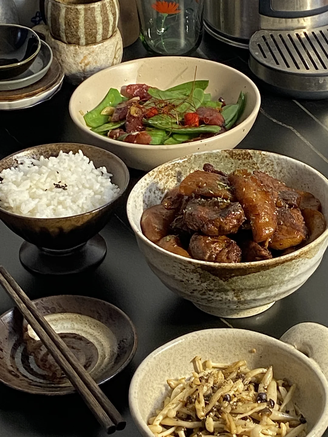 今日菜谱📜苹果炖猪排 香煎菇 腊肠荷兰豆🥢