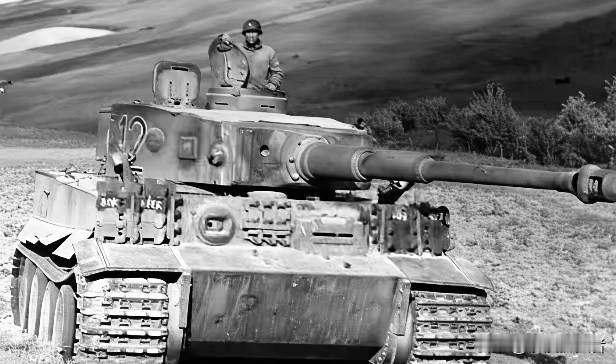 为什么虎式坦克会被那么多人追捧吹上天？想想在1942年8月，你开着T-34-76