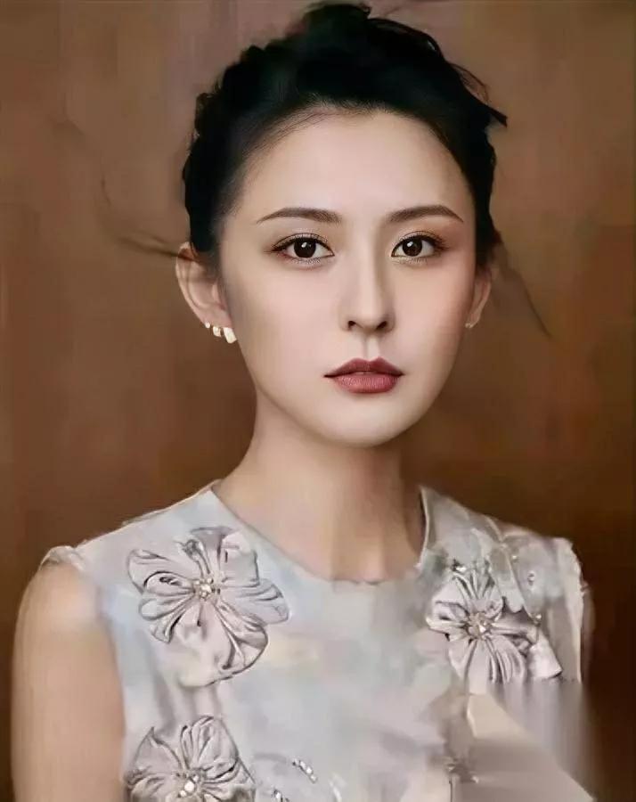 热依扎近况曝光！39岁单妈演少女？最近热依扎带着新剧《灼灼韶华》出现在大