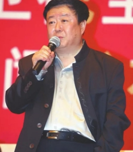2002年，尤小刚拍摄《孝庄秘史》，花重金请李湘出演小玉儿，她也非常爽快地答应了