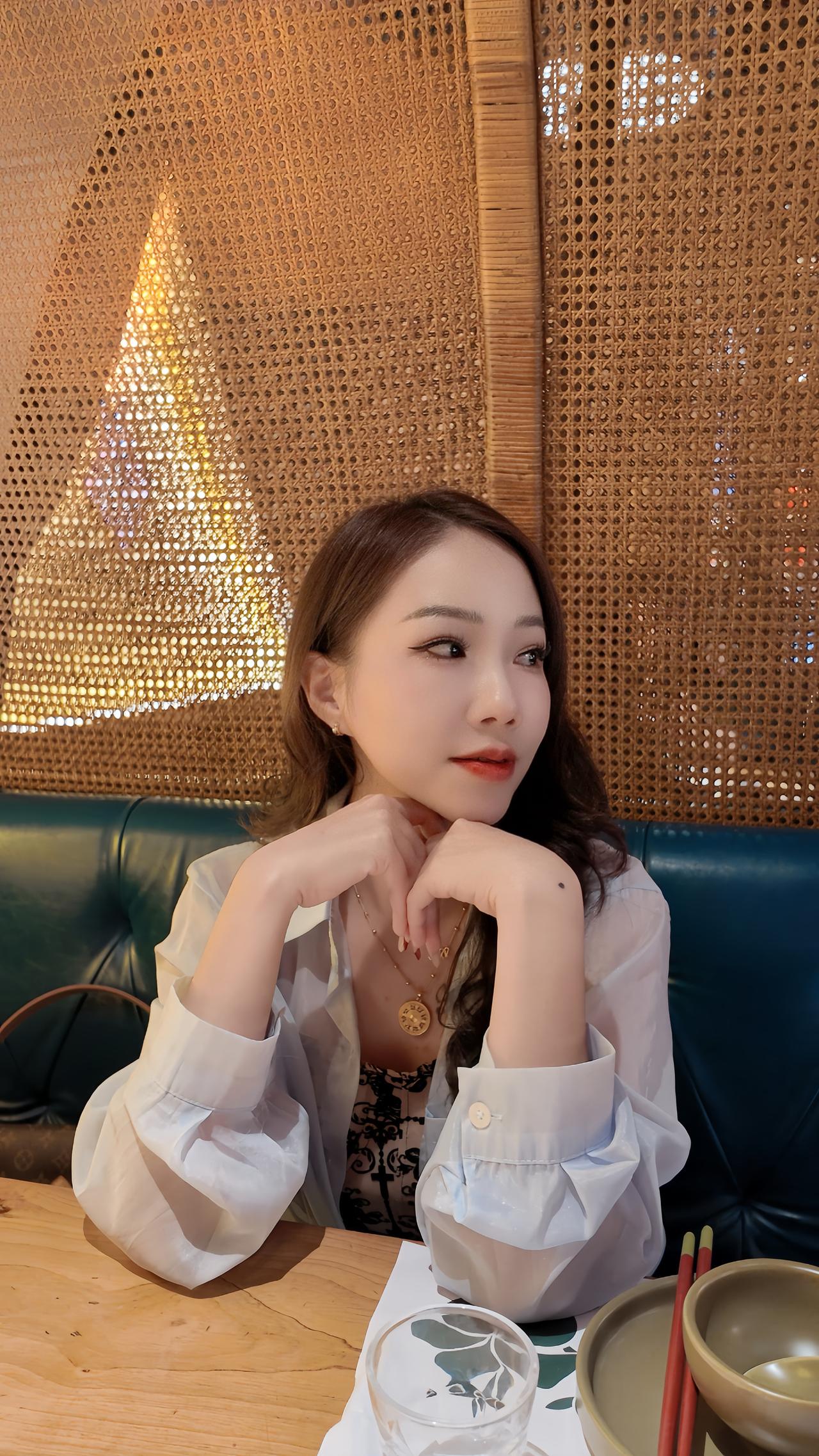 豌豆公主我小时候不能理解你直到我长大我也会因为豌豆大的事彻夜难眠原来豌豆不