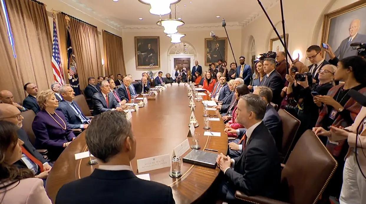 美国联邦司法部闹大笑话，特朗普亲信帕姆·邦迪麾下团队，仅凭手机定位就抓走一名无辜