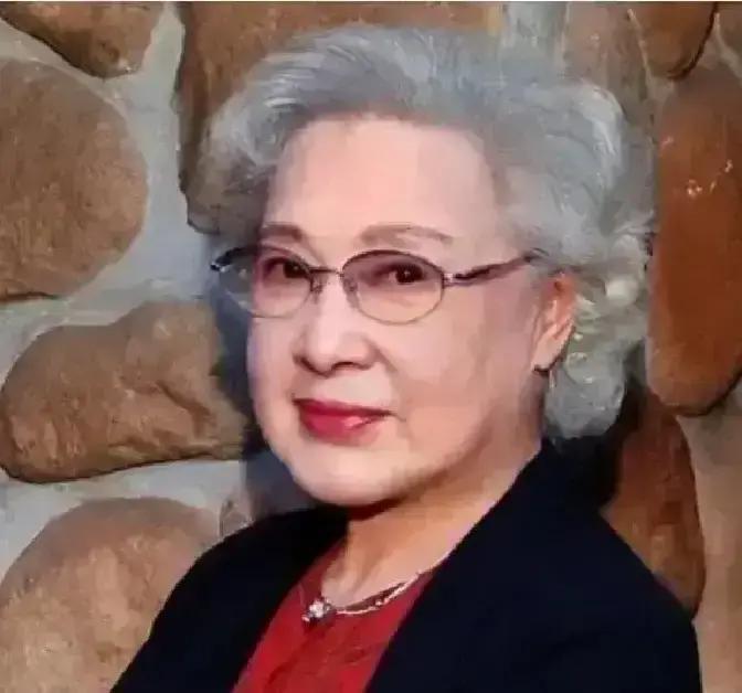 秦怡这辈子，够硬气。当年嫁给陈天国，婚礼办得风光，第二天庆功宴她人就没影。