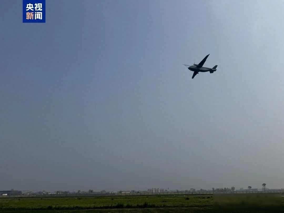郑州机场一架大飞机自己飞起来了，有人却说这比快递无人机还重要，它真能改写物流规则