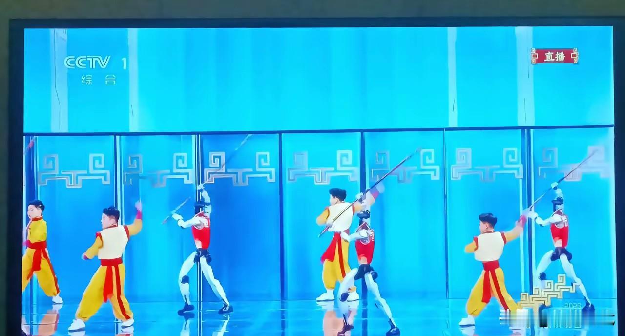 到了现在已经爬上床准备睡觉了 ！今年春晚没有那种让人看到底的欲望。但宇树今年的机