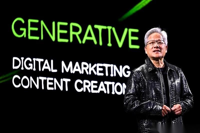 我跟你说，我们可能都把AI这事儿想岔了。不是我瞎说，是老黄那场发布会，一句话给