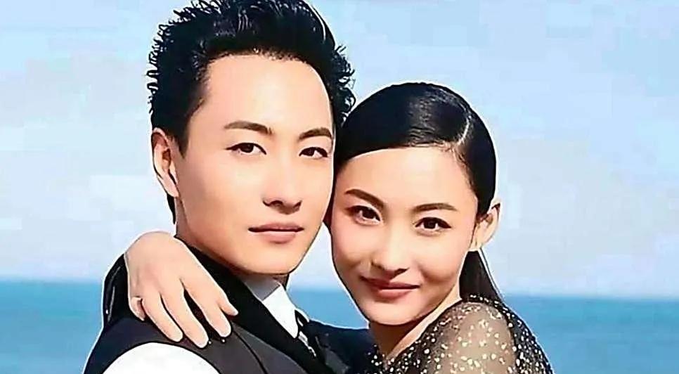 张柏芝的三个儿子分别是：长子：谢振轩，17岁，生父是谢霆锋。次子：谢振南，1