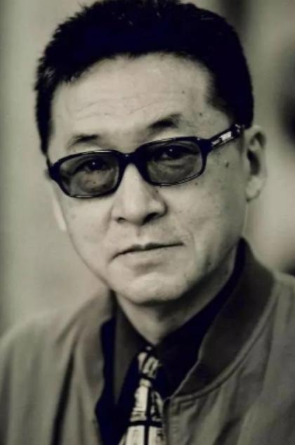 2017年，82岁的李敖身体出现异常，走路不稳，说话不利索，反应也变得迟钝，去台