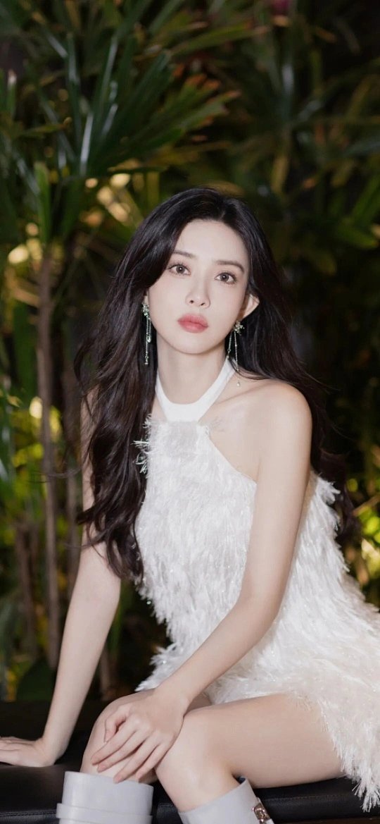 孟子义夸吴宣仪真的很爱看美女夸美女。孟子义毫不吝啬的夸奖，也让我们看见偶像舞台背